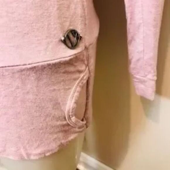 blush Pink Spandex Workout Top With Hood And Pockets - Picture 5 of 8
